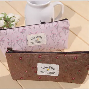 Federmäppchen-Set aus Segeltuch mit Blumenmuster und Lifestyle-Label, pastoraler Designstil