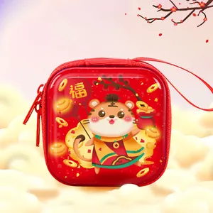 Detailansicht der roten Blech-Kopfhörertasche mit süßem Tiger-Design