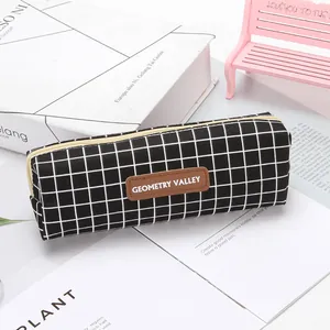 Moderne schwarz-weiße Gitter-Stofffedertasche mit einer großen Kapazität Schreibwaren