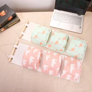 Organizer da parete in cotone e lino a 3 tasche con motivi fenicottero e orso polare