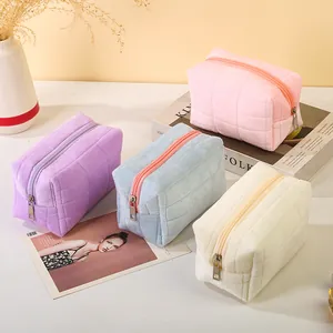 Gewatteerde Kort Pluche Make-uptas Grote Capaciteit Raster Geborduurde Cosmetica Tas Zachte Reis Toilettas Voor Vrouwen