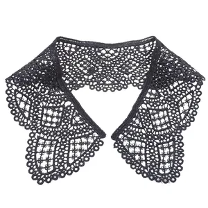 Detalle elegante del cuello desmontable de encaje bordado negro soluble en agua para ropa