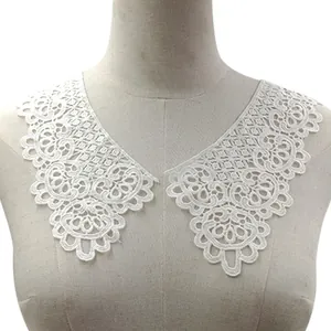 Elegante witte geborduurde kraag van melkzijde voor DIY-naaiwerk en kledingdecoratie.