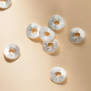 Nahaufnahme von 8mm 925 Sterling Silber gewellten Abstandsperlen für DIY-Schmuck