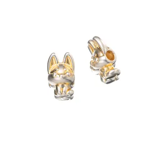 Nahaufnahme einer 3D-Fuchsperle aus Sterlingsilber mit Goldvergoldung für DIY-Schmuckprojekte