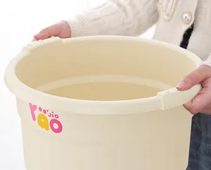 Cubo de plástico grueso para baño de pies color crema con asas para baño profundo de pantorrillas