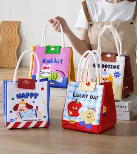 Variety of cute cartoon insulated lunch bags for office workers and outdoor picnics.