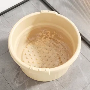 Cubo de plástico para baño de pies beige de 18 cm con bultos de masaje y pantalla de agua