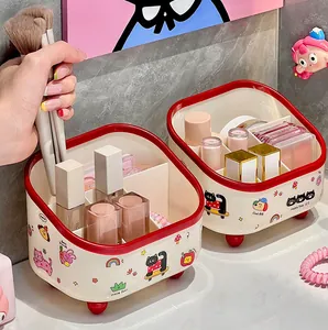 Detalle del organizador de escritorio con 6 compartimentos para maquillaje y brochas