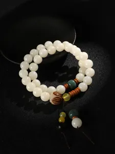 Elegantes weißes Bodhi-Samen Armband zweireihig mit geschnitzter Lotosperle.