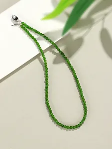 Elegante collana di perle in calcedonio verde da 8mm per donna con una finitura lucida liscia