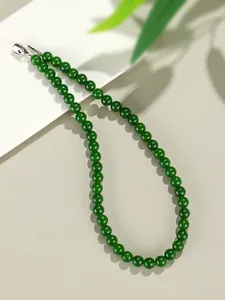 Elegante collana di perle di calcedonio verde da 8 mm con ombre di foglie di bambù