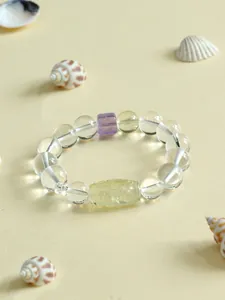 Detailansicht eines Kristallarmbands mit Citrin-Dzi-Perle und Amethyst-Akzenten.