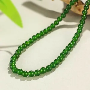 Elegante collana di calcedonio verde da 8 mm con perle rotonde traslucide da donna