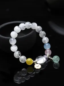 Vista dettagliata del bracciale in cristallo e argento 925 con ciondolo a cuore