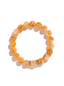 Vista detallada de una pulsera de cuarzo rutilado dorado con separadores de cristal plata