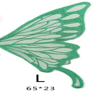 Detailansicht eines grünen Schmetterlings-Spitzenstick-Patches mit Größe L Maßen