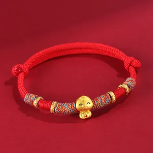 Bracelet corde rouge fait main avec breloque serpent dorée pour l'année du serpent 2025