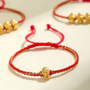 Bracciale intrecciato rosso fatto a mano con ciondolo a forma di serpente dorato per 2025