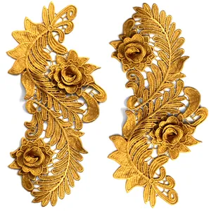 Detailansicht von goldenen 3D wasserlöslichen Spitze Blumen-Aufnähern für Kleidung