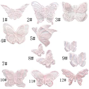 Detailansicht verschiedener Stile von rosa 3D-Lace-Stickschmetterlings-Patches auf Organza.