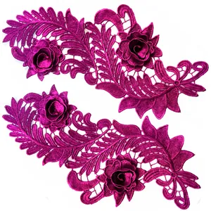 Detailansicht symmetrischer 3D-Spitzenapplikationen in Magenta für DIY-Bekleidungsdekoration.