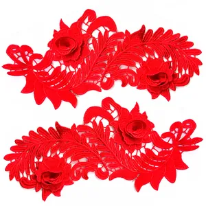 Detailansicht roter wasserlöslicher 3D-Blumenstickerei-Spitzenaufnäher mit Hohldesign