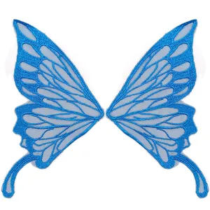 Detaillierte Ansicht der blauen Schmetterlingsstickerei aus Spitze für DIY-Kleidung