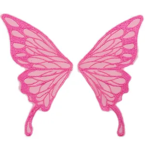 Detaillierte Nahaufnahme einer rosa Schmetterlings-Spitzenstickerei mit feiner Netzstruktur
