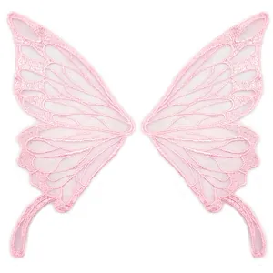 Detailansicht der rosa bestickten Schmetterlingsflügel-Spitzenapplikation mit feinem Netz