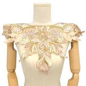 Eleganter bestickter Blumen-Spitzenkragen Applikation in Rosa und Gold