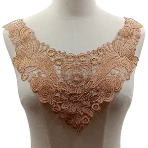 Détail d'applique florale en dentelle pour décoration DIY