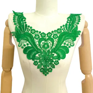 Vue détaillée de l'applique de col en dentelle verte soluble dans l'eau pour couture DIY.
