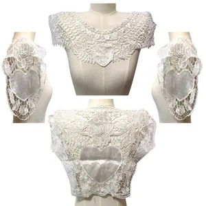 Elegante set di applique in pizzo bianco con colletto e toppe per maniche a fiori