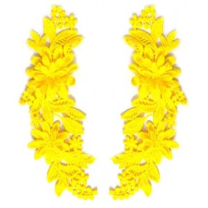 Coppia di toppe in pizzo giallo ricamato a fiori con design simmetrico per il cucito