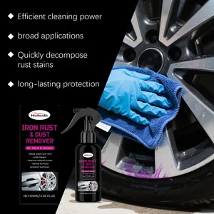 Spray antiruggine e polvere per cerchi auto pulito con un panno in microfibra blu morbido