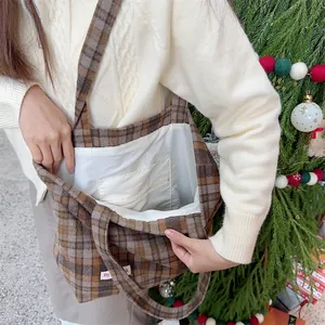 Detailed view of the retro plaid woolen tote bag interior pocket and lining design.