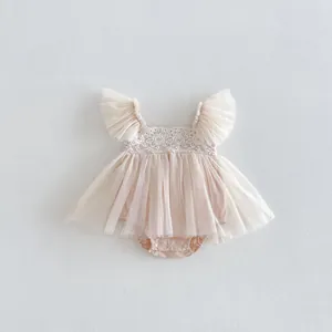 Baby meisje mouwloze kant tull prinses jurk detail, schattige ruche romper kleding.