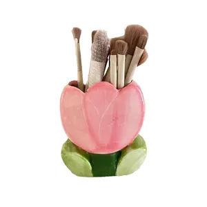 Tulip flower makeup brush storage bucket, cute ceramic pen holder for desk decoration.