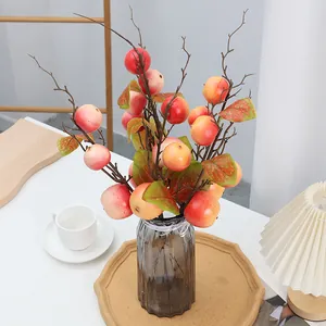 Branches de fruits de pommes artificielles dans vase en verre décoration d'intérieur maison
