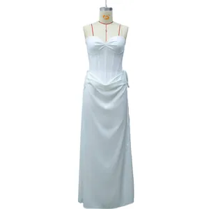 Elegante vestido corsé blanco sin mangas con escote corazón y falda larga drapeada.