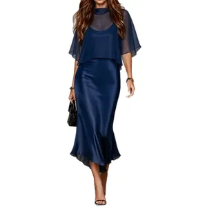 Robe de soirée élégante en satin bleu marine avec haut en mousseline et coupe sirène