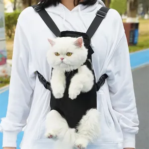 Atmungsaktiver Haustier Brustrucksack für Katzen und kleine Hunde, ideal für Reisen und Spaziergänge.