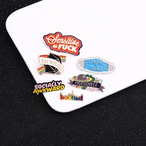 Creatieve gepersonaliseerde geëmailleerde speldjes legering broches mode kleding.