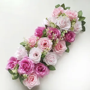 Rangée de fleurs de roses artificielles pour décoration d'arche de mariage fond