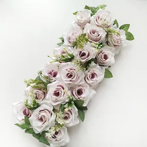 Guirlande de fleurs artificielles pour mariage, arrangement floral pour arche et allee.