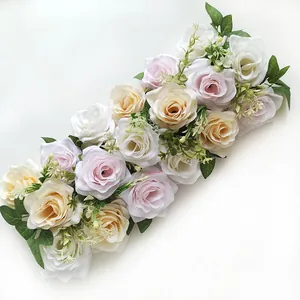 Rangee de fleurs artificielles de mariage arc decor rose blanche detail vue claire