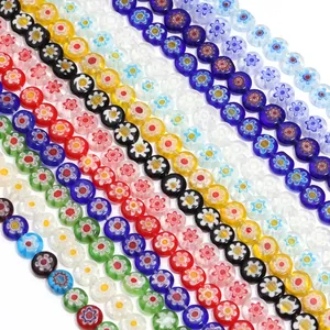 Perline di vetro millefiori multicolore dettaglio, forma rotonda piatta per gioielli fai da te.