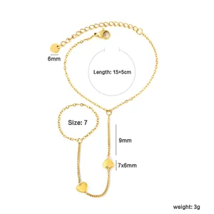 Vue détaillée montrant toutes les dimensions du bracelet de doigt cœur en acier doré