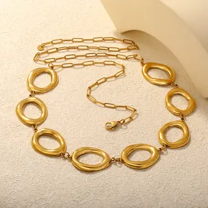 Dettaglio catena in vita in acciaio inossidabile placcato oro 18k con maglie ovali lucide